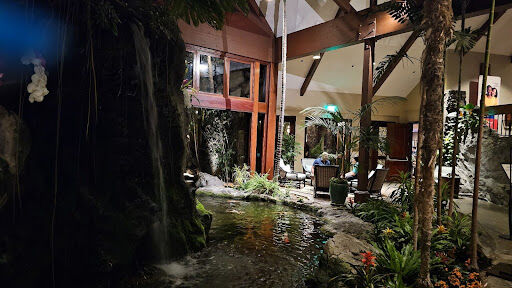 Catamaran Resort & Spa Mission Bay tropical paradise Polynesian theme beachfront access evening luaus dining at Oceana